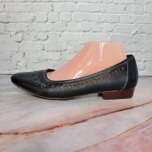 Clarks Womens Size 9.5 Lockney Hot Shoe Flat Leather Laser Cut Out Studded